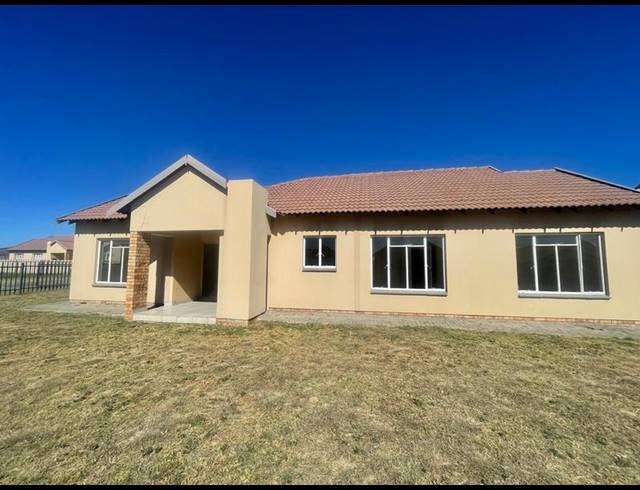 3 BEDROOM TOWNHOUSE FOR SALE IN WATERKLOOF